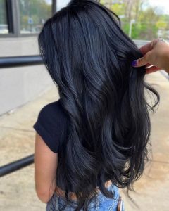 CAPELLI NERO BLU | A chi stanno bene e le idee più trendy